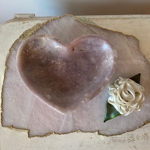 Rose quartz, ❤️heart dish (New) Perfect for Valentines Day!!!